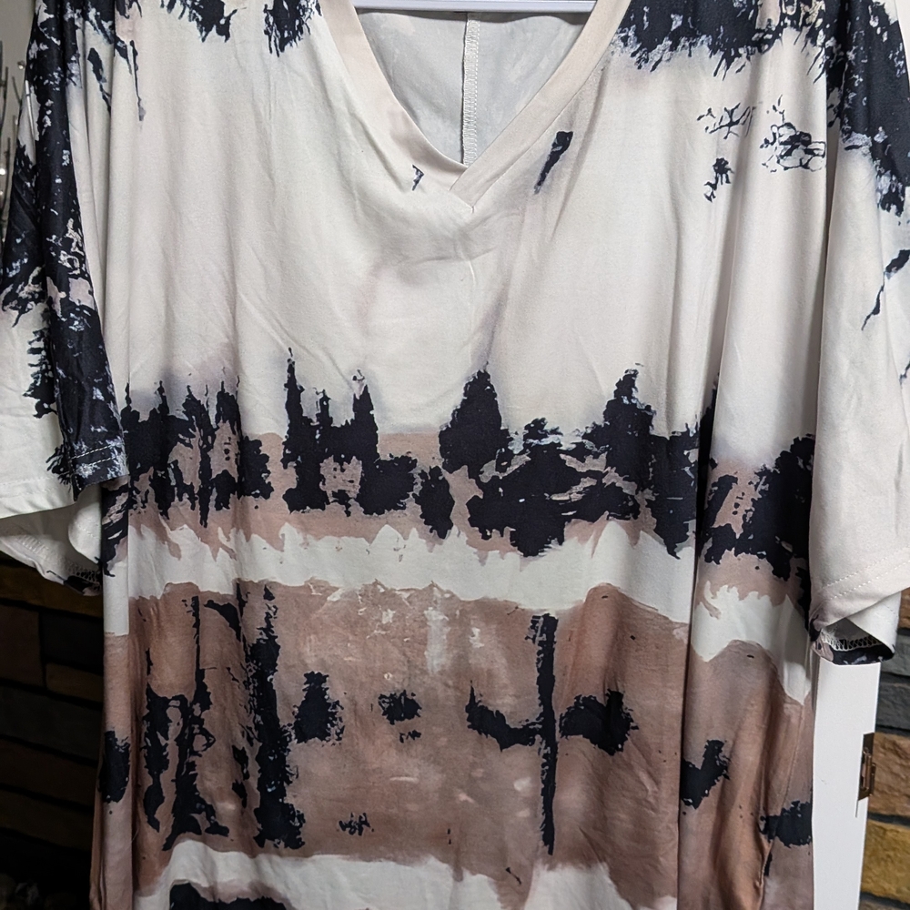Abstract Print V-Neck T-Shirt